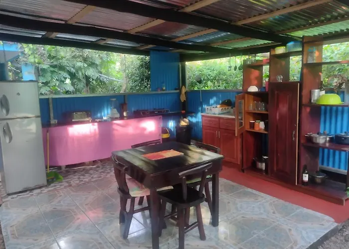 Hostal Cabinas Del Mar Sámara