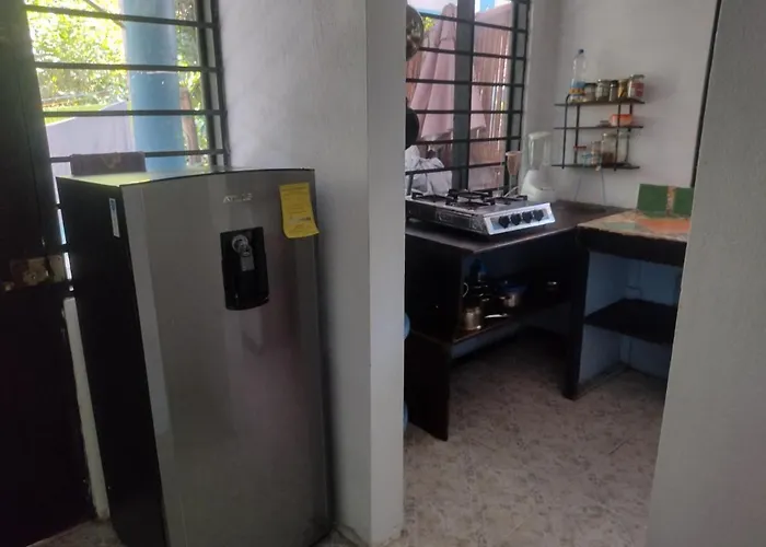 Cabinas Del Mar Hostel *