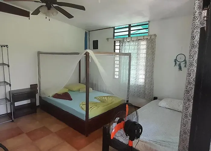 Cabinas Del Mar Hostel