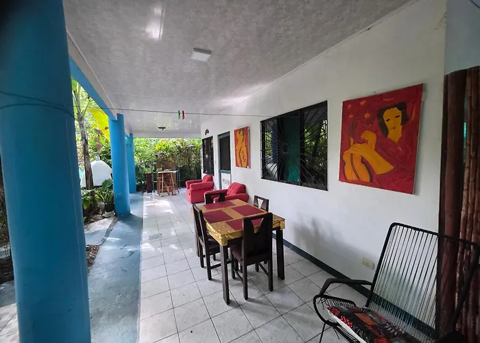 Cabinas Del Mar Hostel *